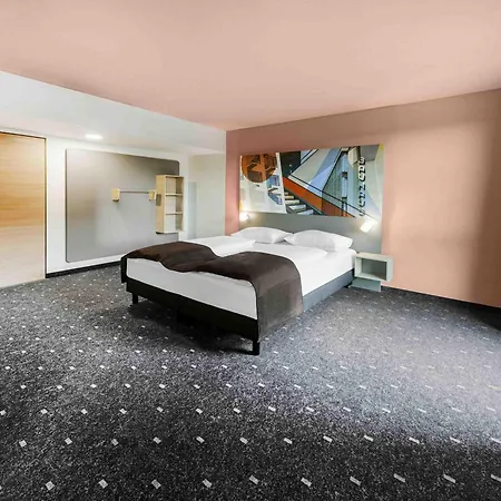 B&B Hotel Dessau Отель