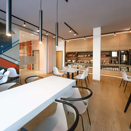 Отель B&B Hotel Dessau 3*